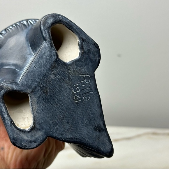 Vintage Black Inuit Seal Hunter Hollow Sculpture Signed Rilla 1981 - Picture 10 of 11